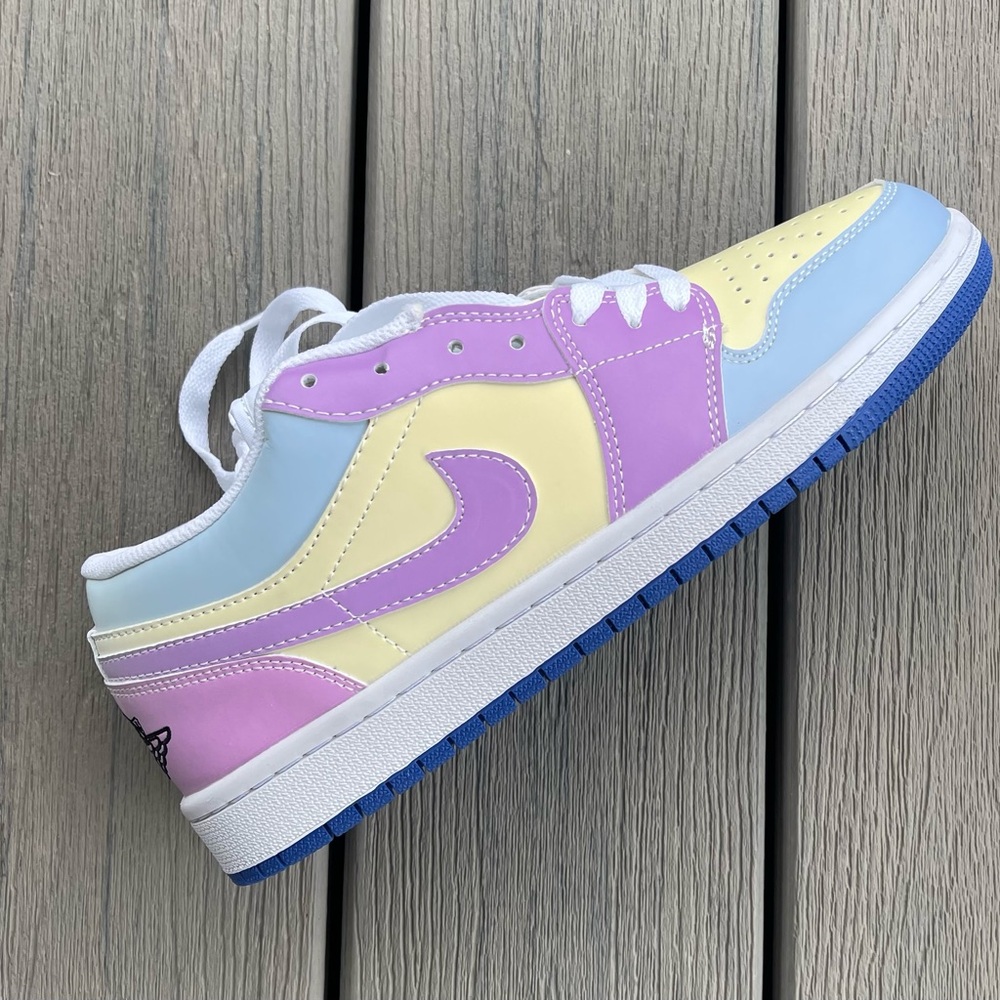 Nike Jordan 1 low UV reactive light COLOR CHANGING brand new with box size 8.5